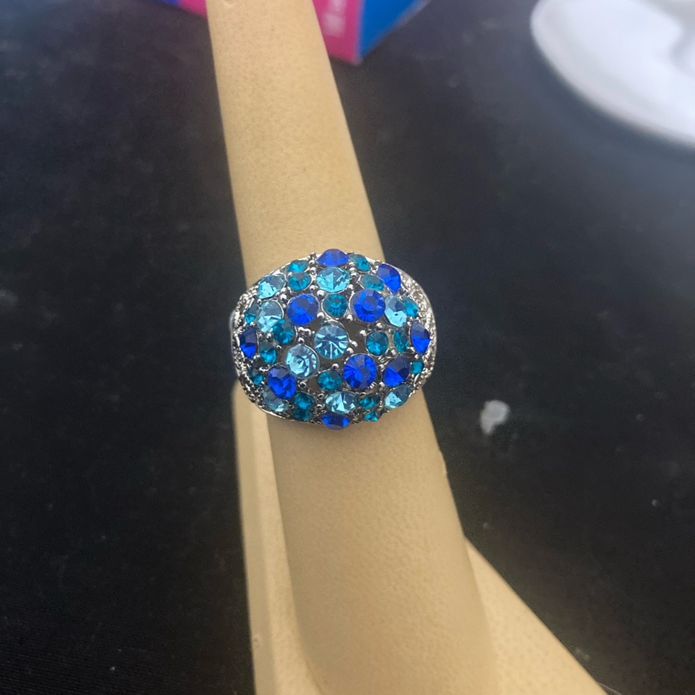 Women’s stretch blue ring